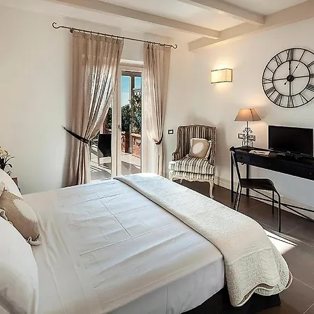 Hotel Tenuta Del Poggio Antico 4*