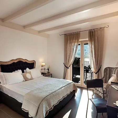 Tenuta Del Poggio Antico Hotel 4*